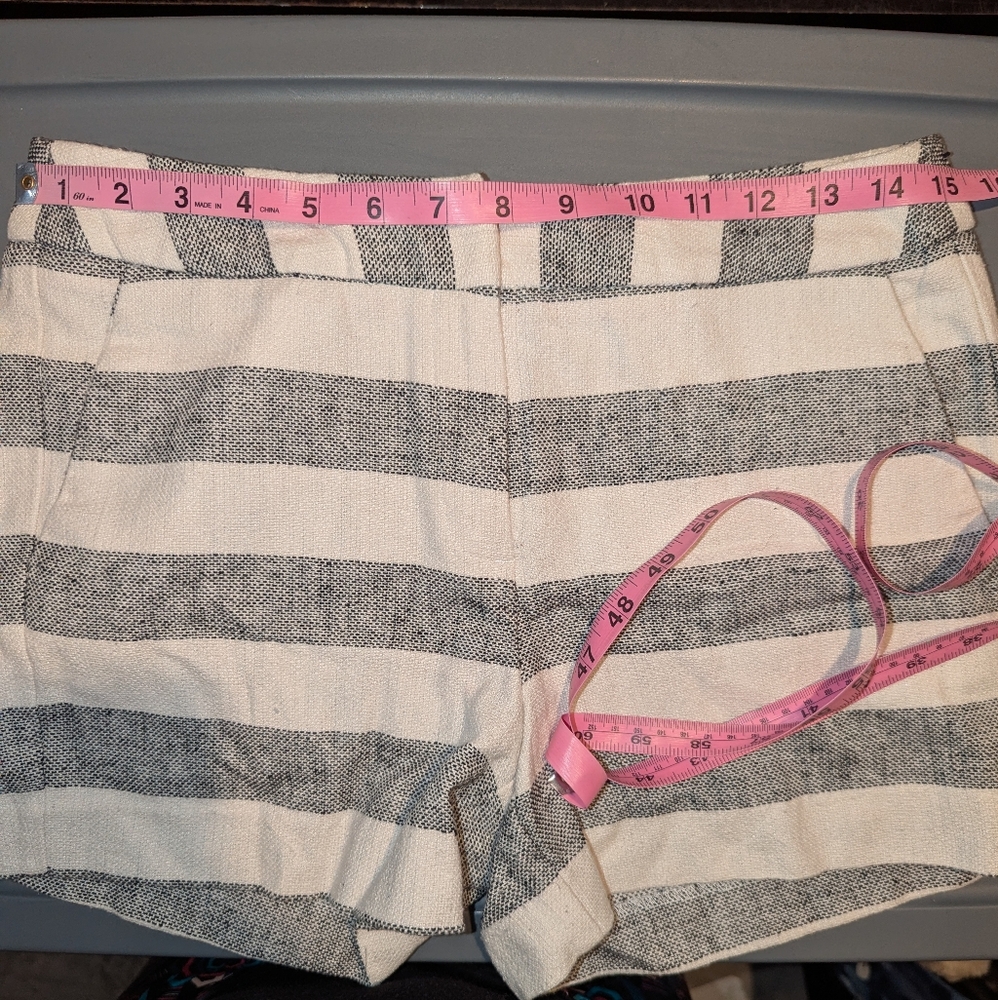 British Khaki shorts, size 4 - Picture 6 of 7